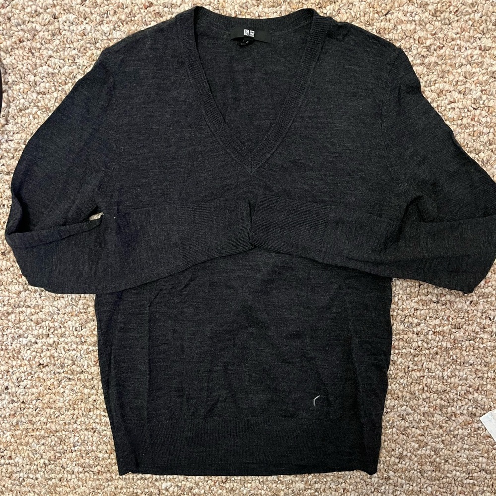 Uniqlo merino wool v-neck sweater